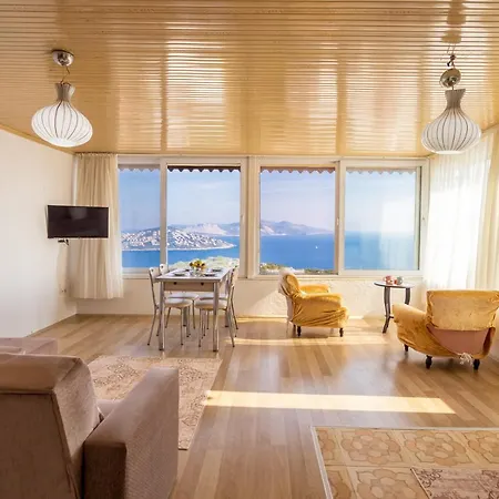 Panorama Apartment *